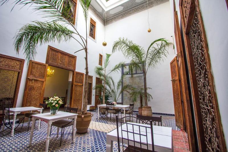 Riad 53 - Luxury Oasis Fès